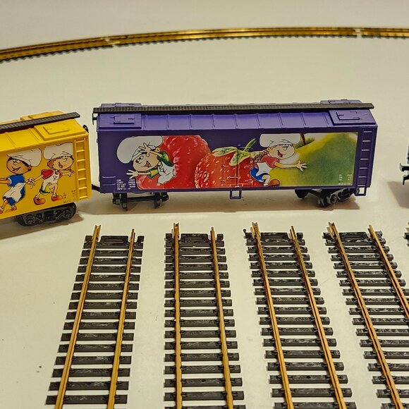 RETRO Mini Chefs Express 10th Edition President's Choice Train Railway Set - Picture 10 of 16